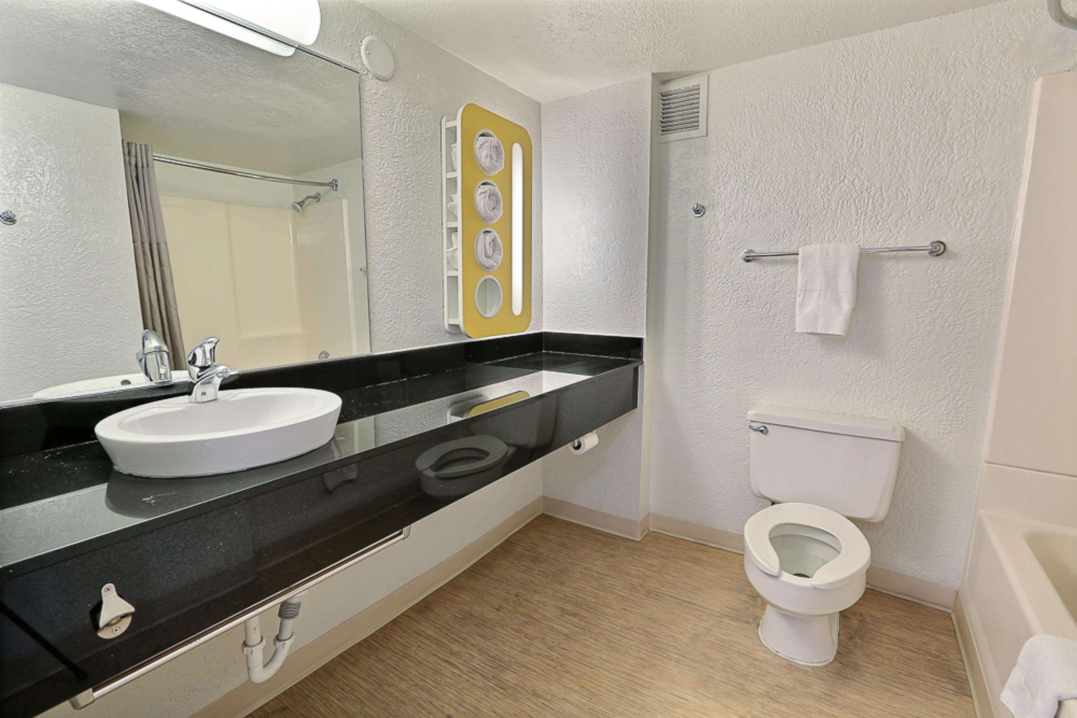 Motel 6 Dallas - Addison