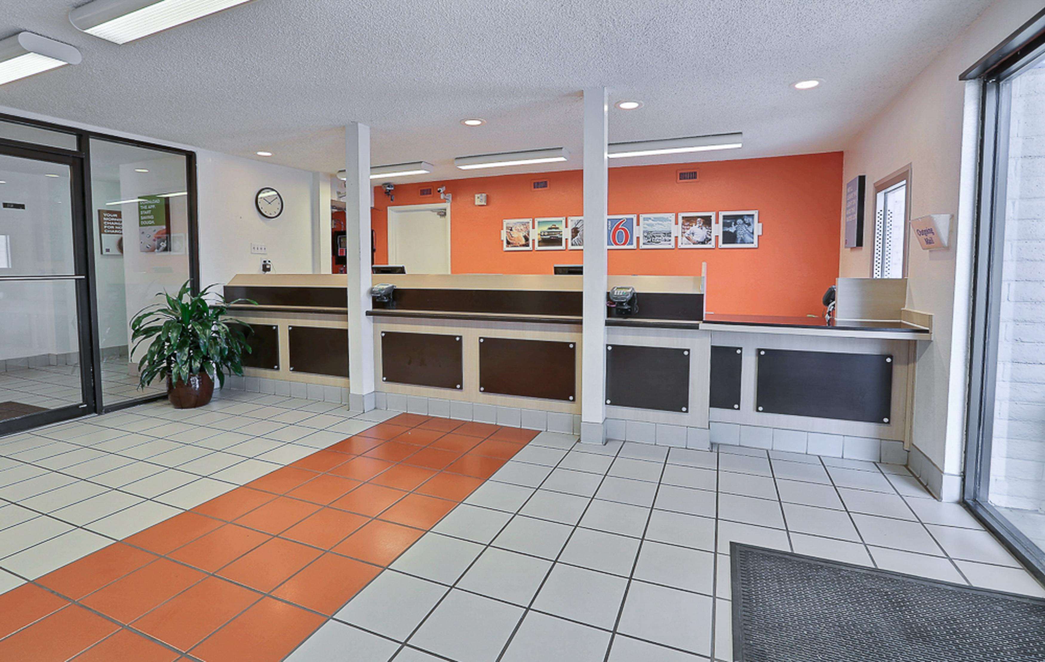 Motel 6 Dallas - Addison
