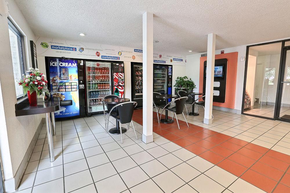 Motel 6 Dallas - Addison