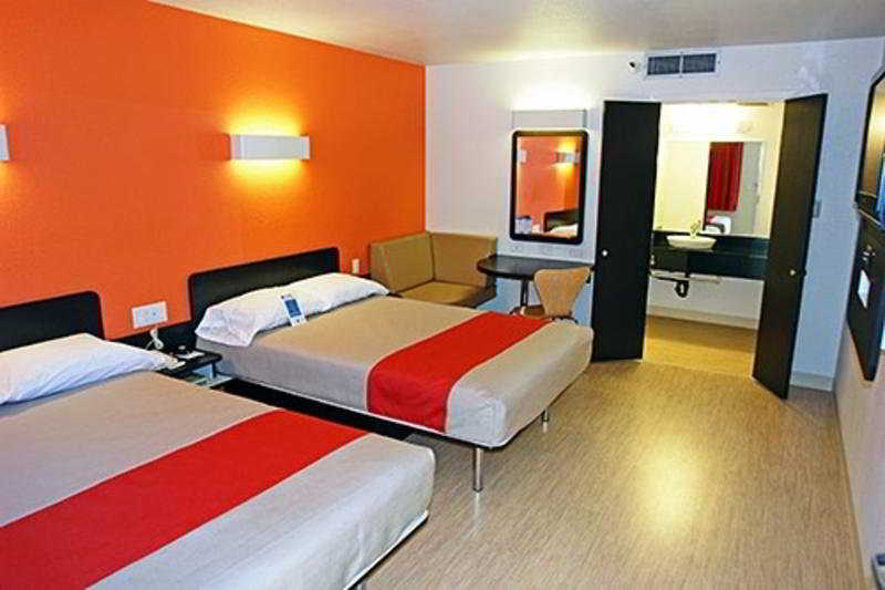 Motel 6 Dallas - Addison