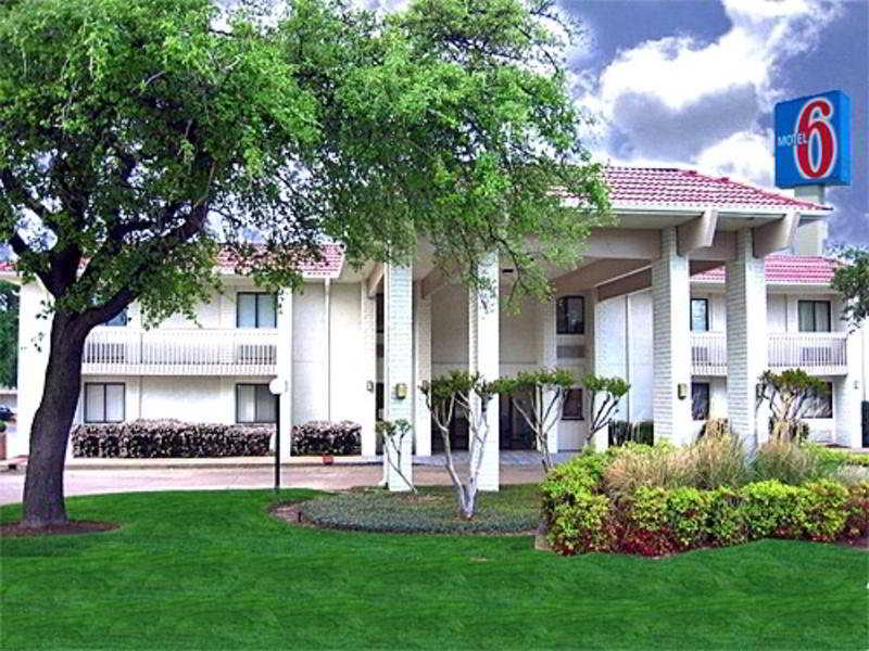 Motel 6 Dallas - Addison
