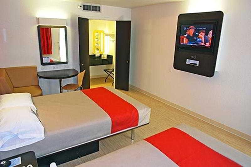 Motel 6 Dallas - Addison