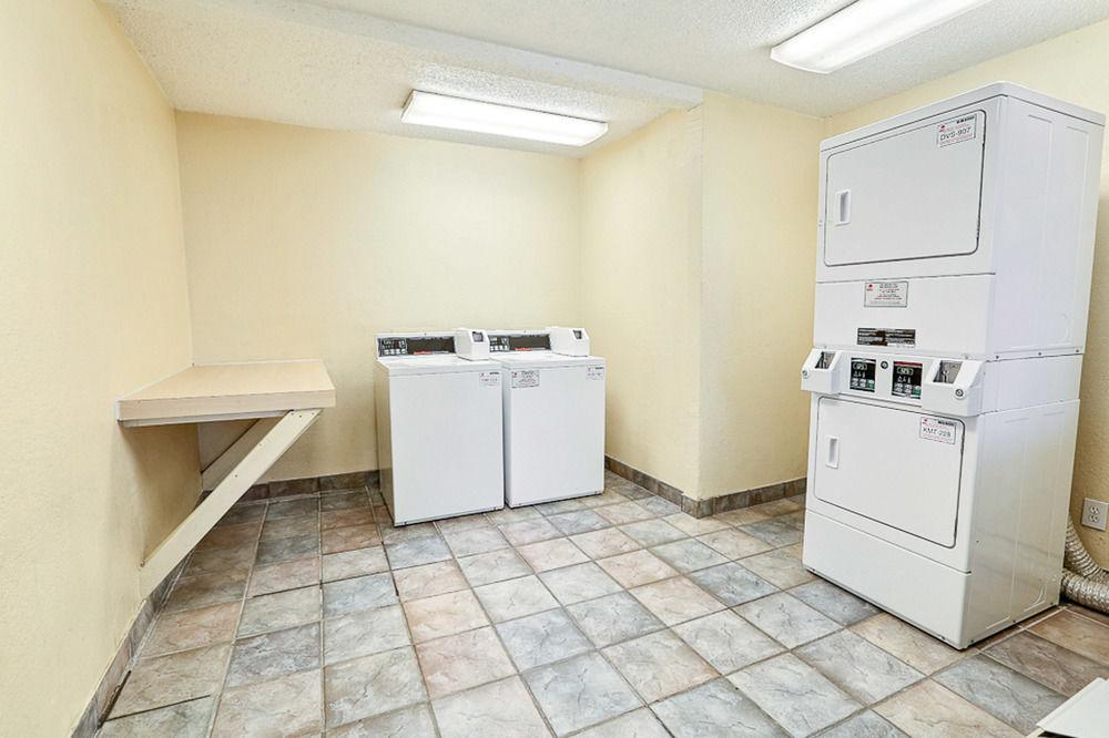 Motel 6 Dallas - Addison