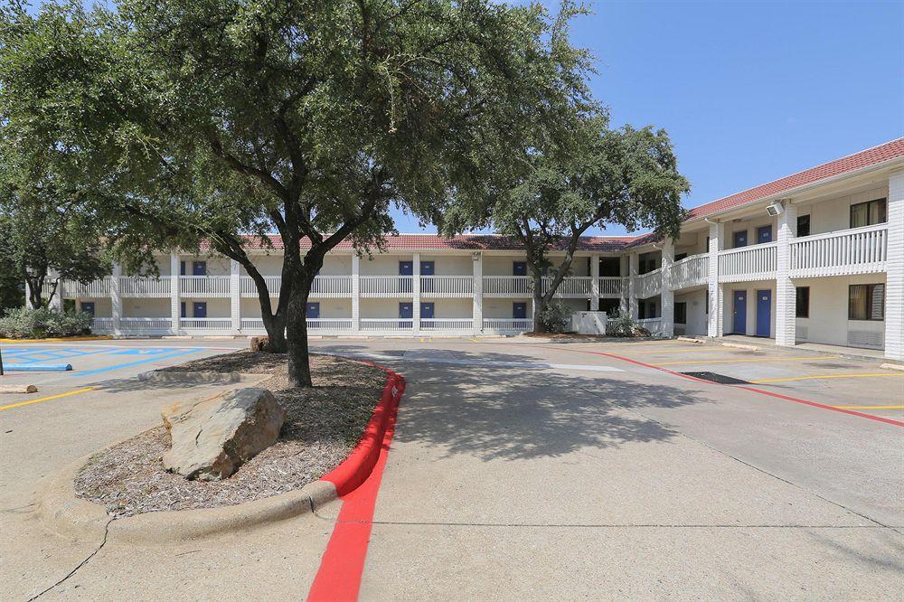 Motel 6 Dallas - Addison