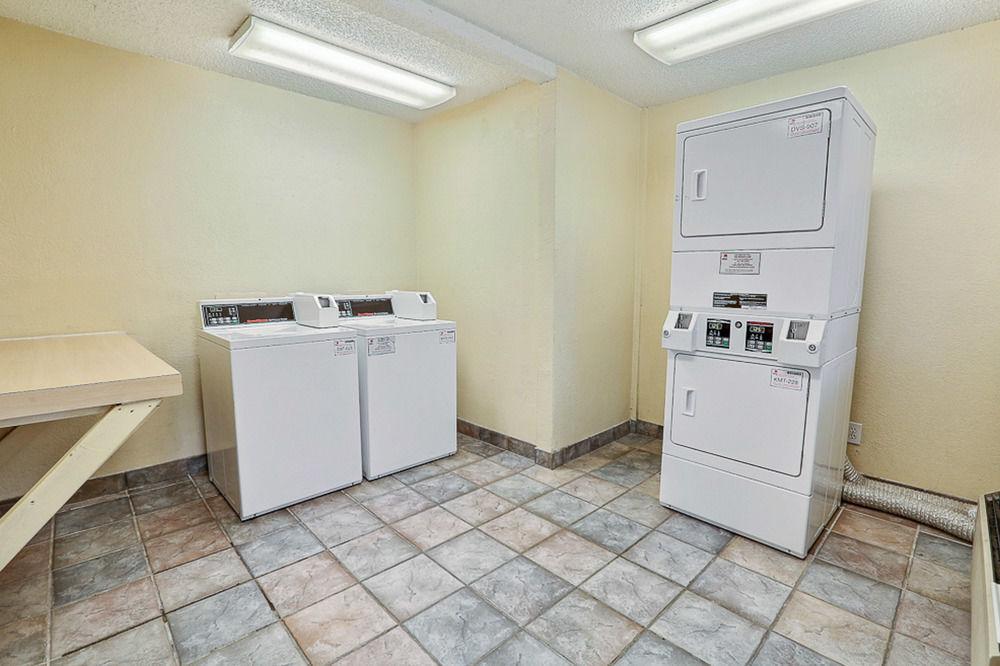 Motel 6 Dallas - Addison