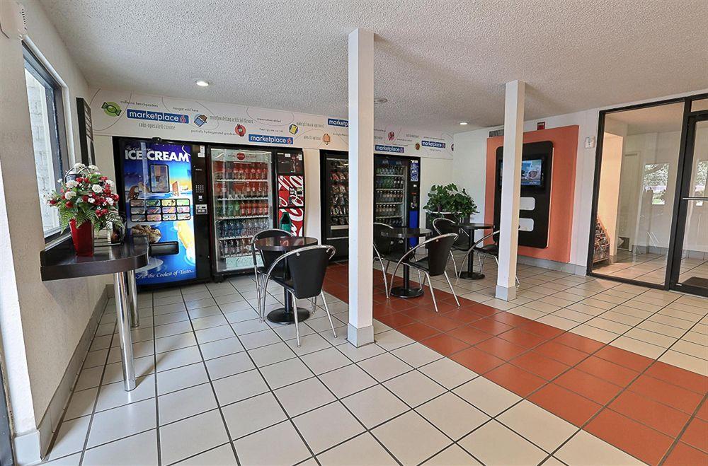 Motel 6 Dallas - Addison
