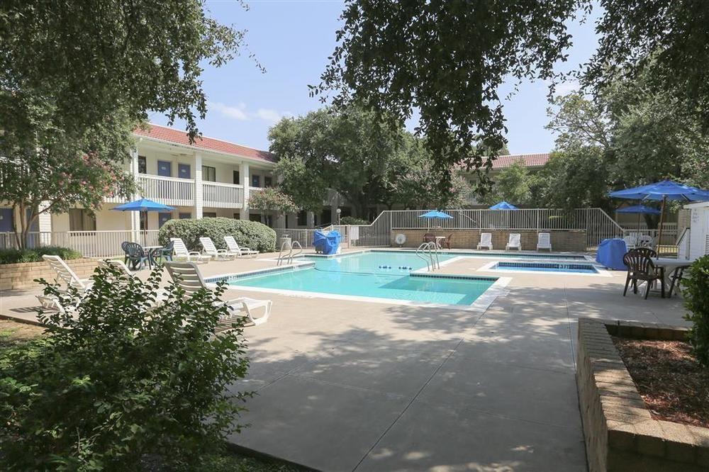 Motel 6 Dallas - Addison