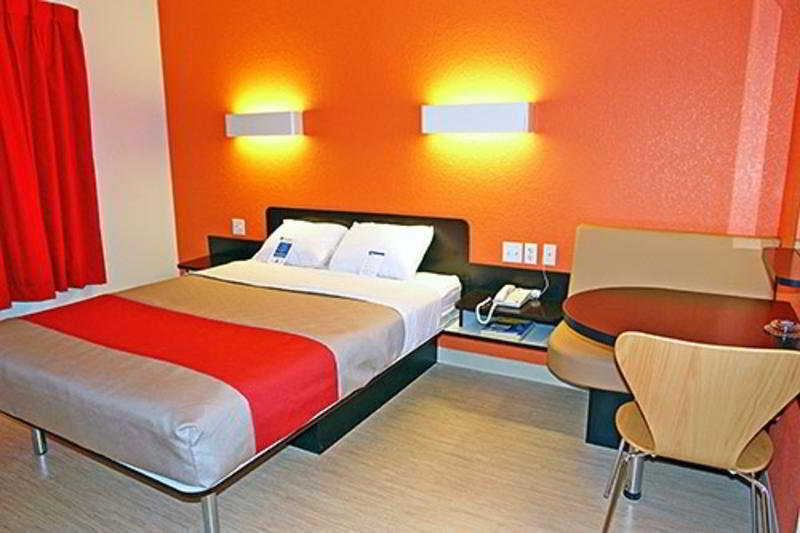 Motel 6 Dallas - Addison