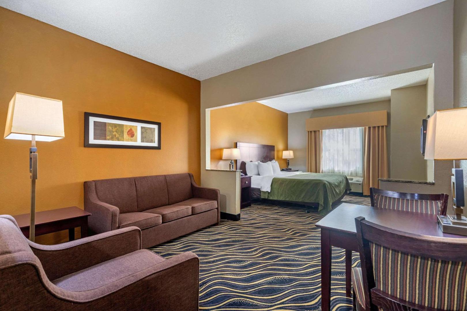 Quality Suites Addison-Dallas