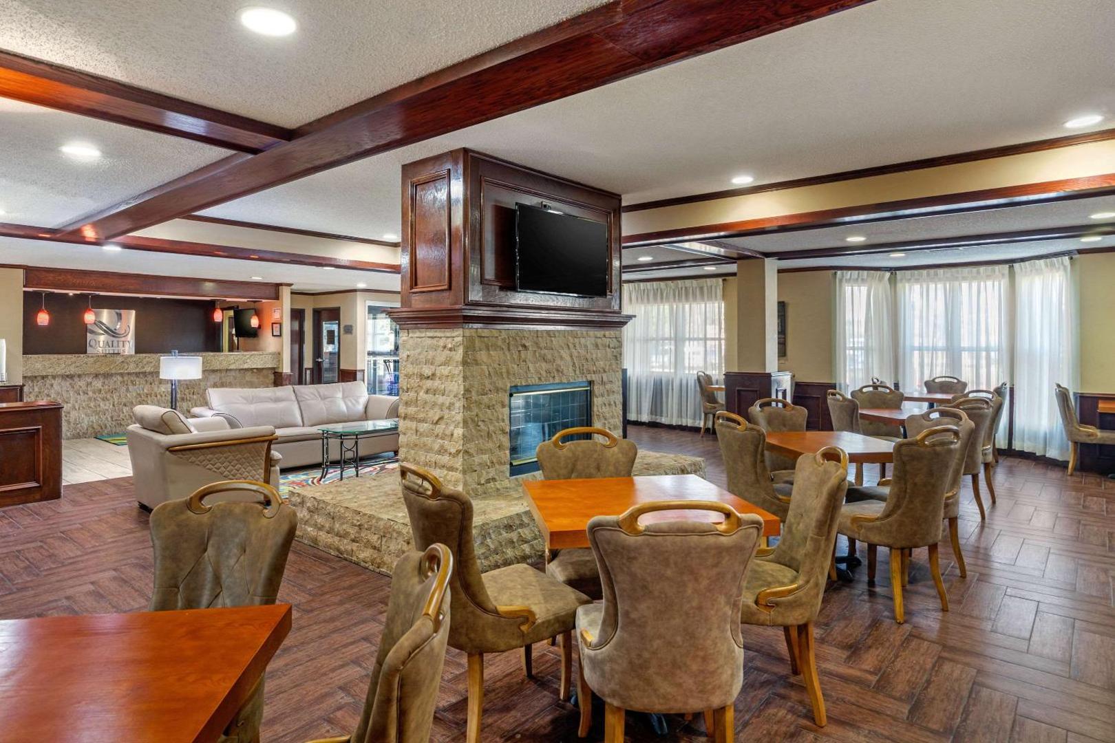 Quality Suites Addison-Dallas