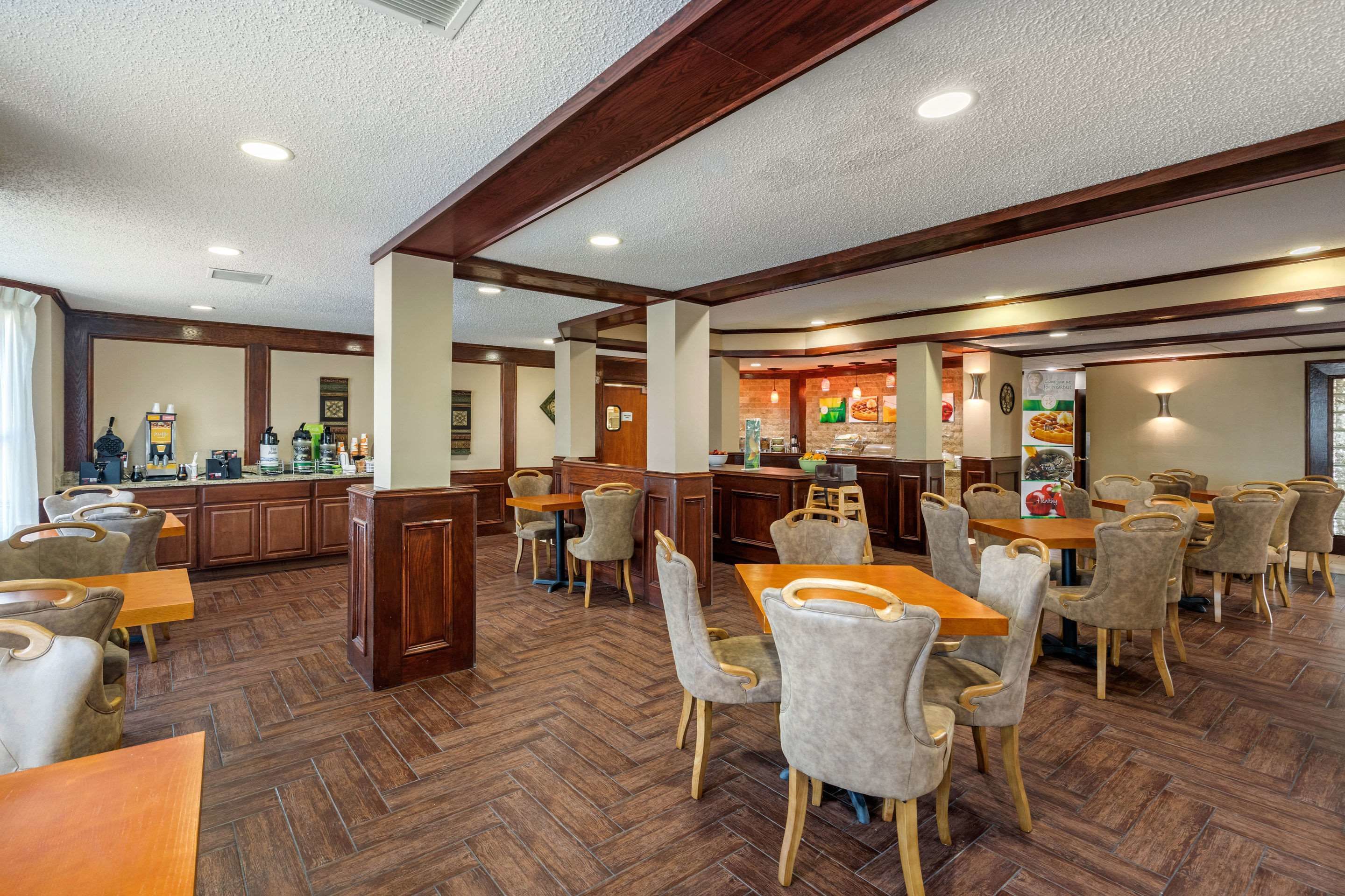 Quality Suites Addison-Dallas