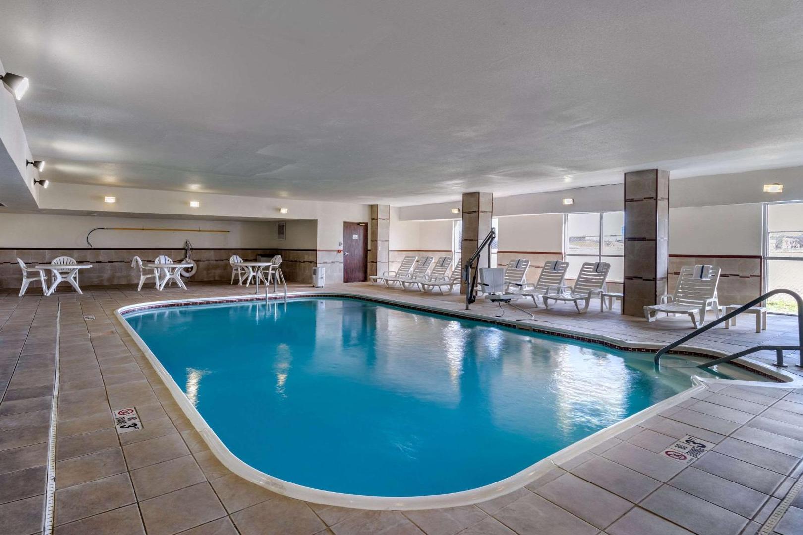 Quality Suites Addison-Dallas