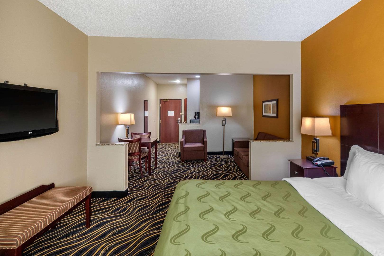 Quality Suites Addison-Dallas