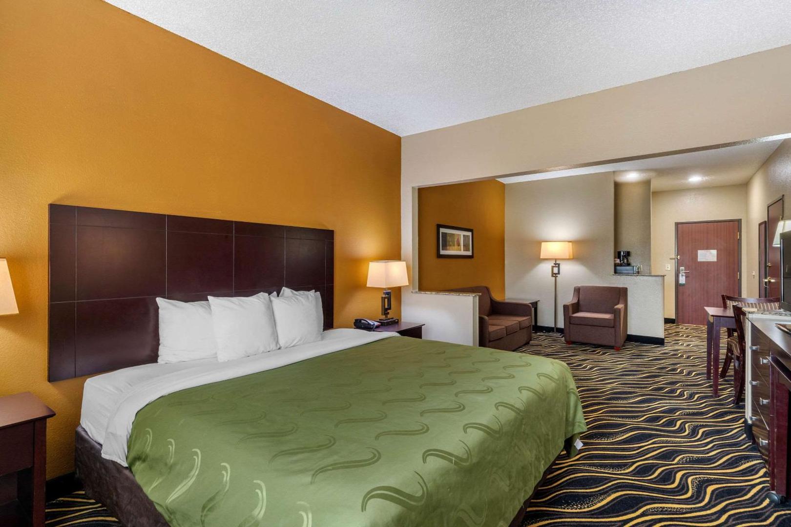 Quality Suites Addison-Dallas