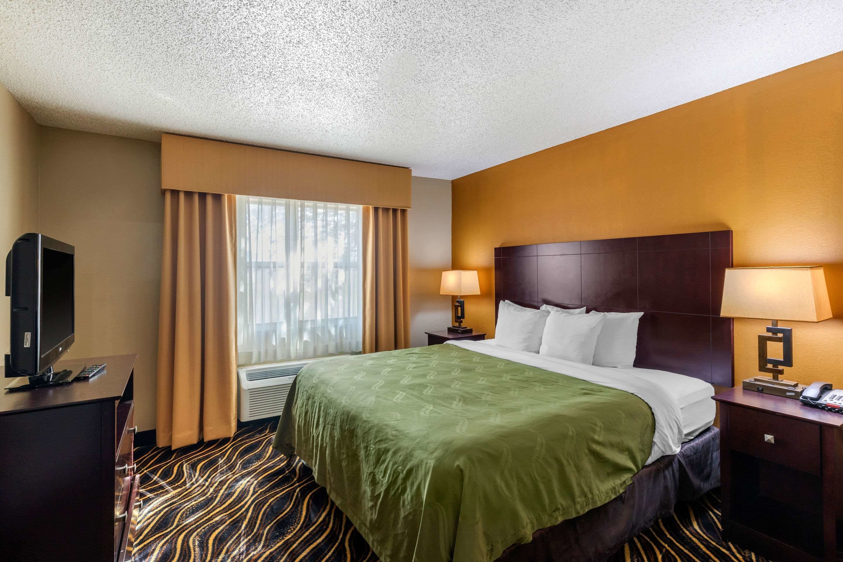 Quality Suites Addison-Dallas