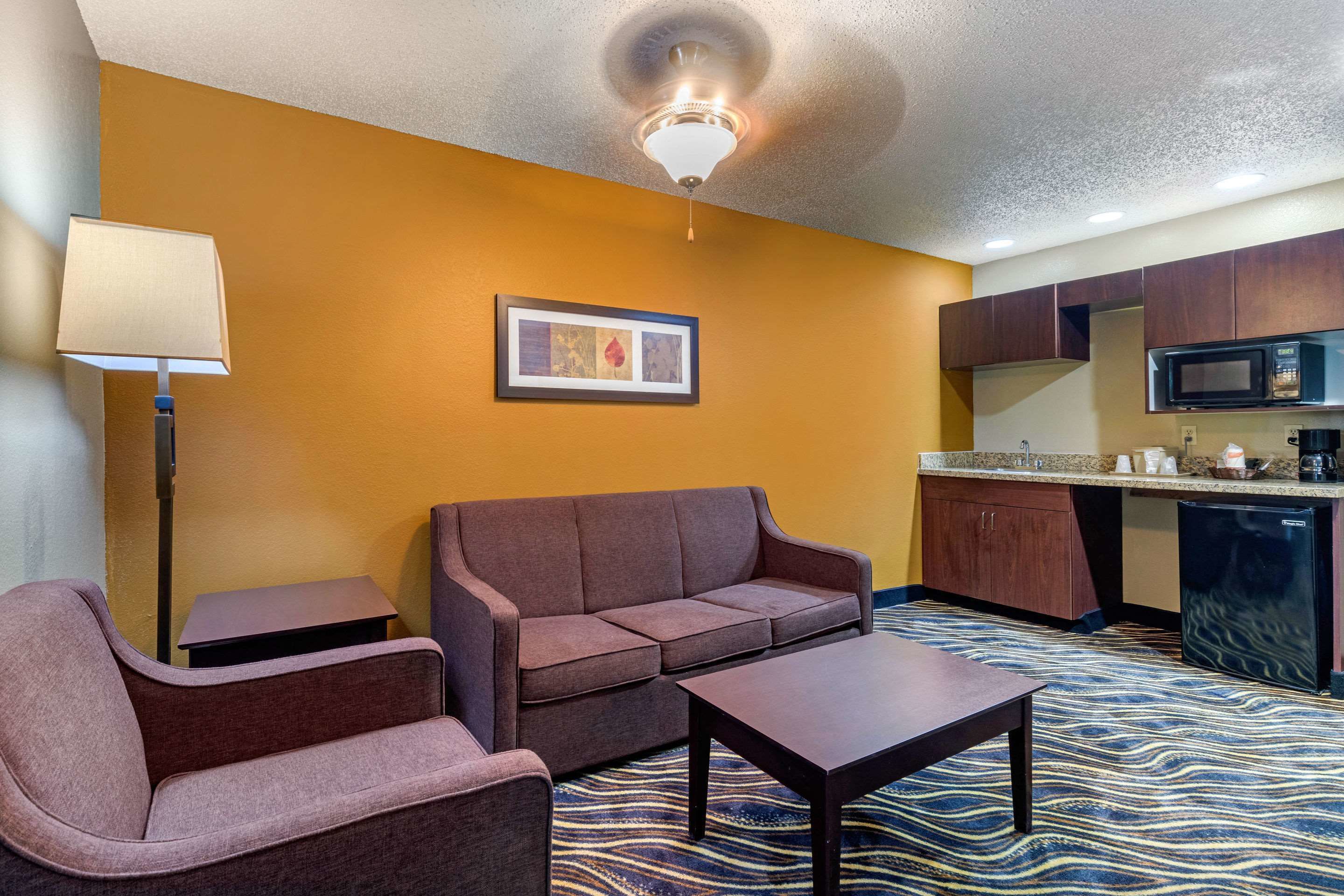 Quality Suites Addison-Dallas