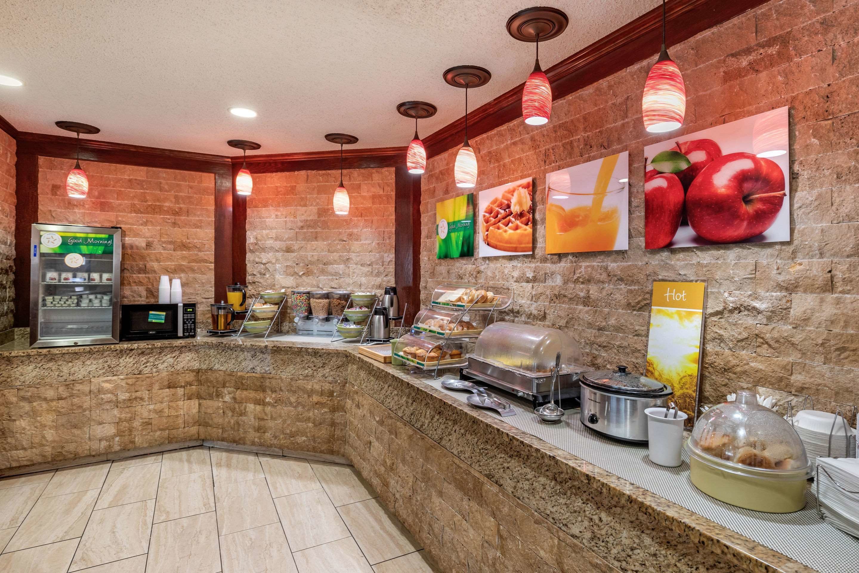 Quality Suites Addison-Dallas