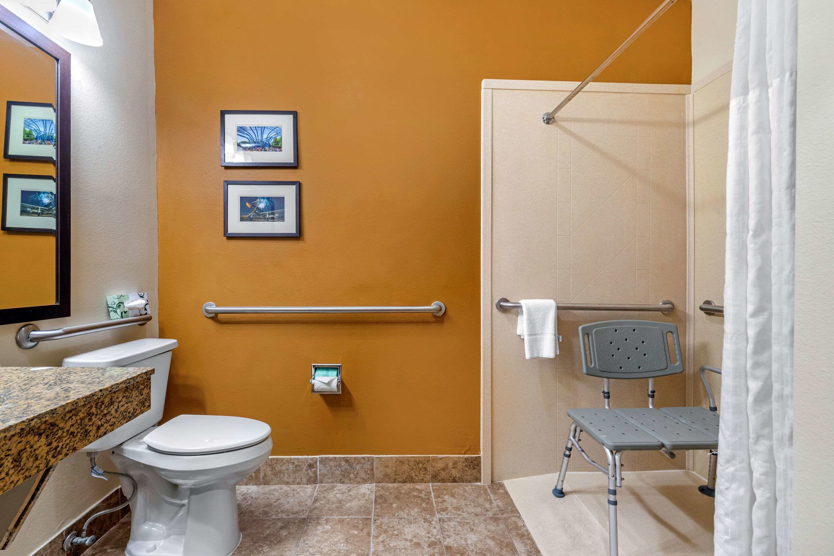 Quality Suites Addison-Dallas