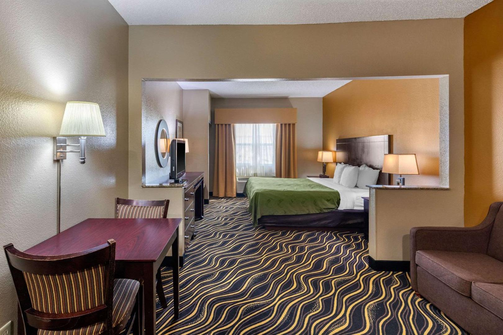 Quality Suites Addison-Dallas