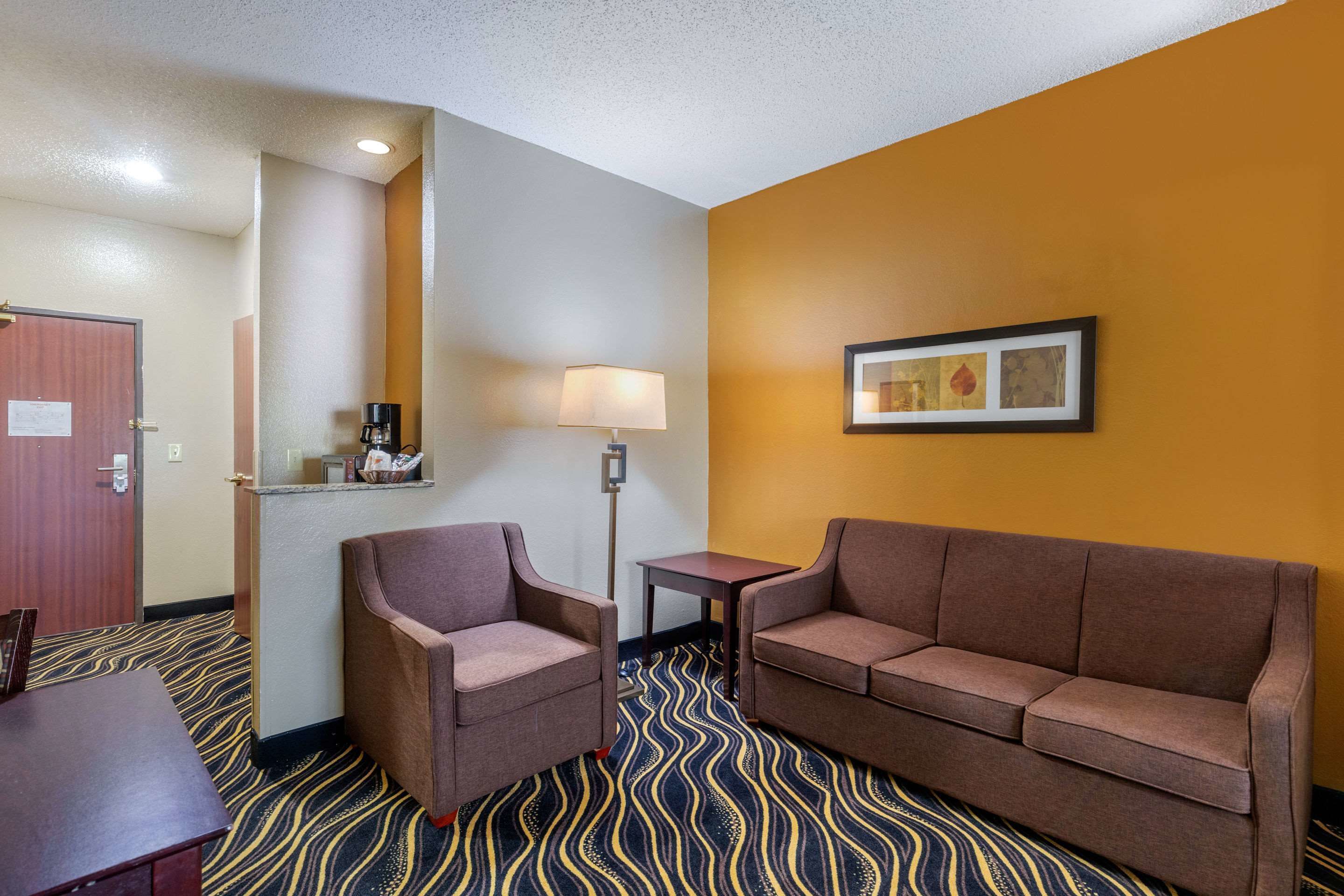 Quality Suites Addison-Dallas