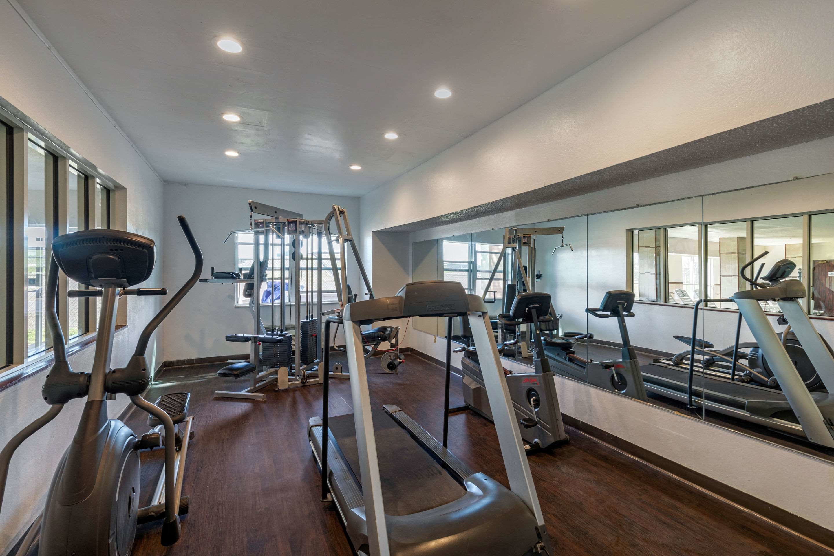 Quality Suites Addison-Dallas