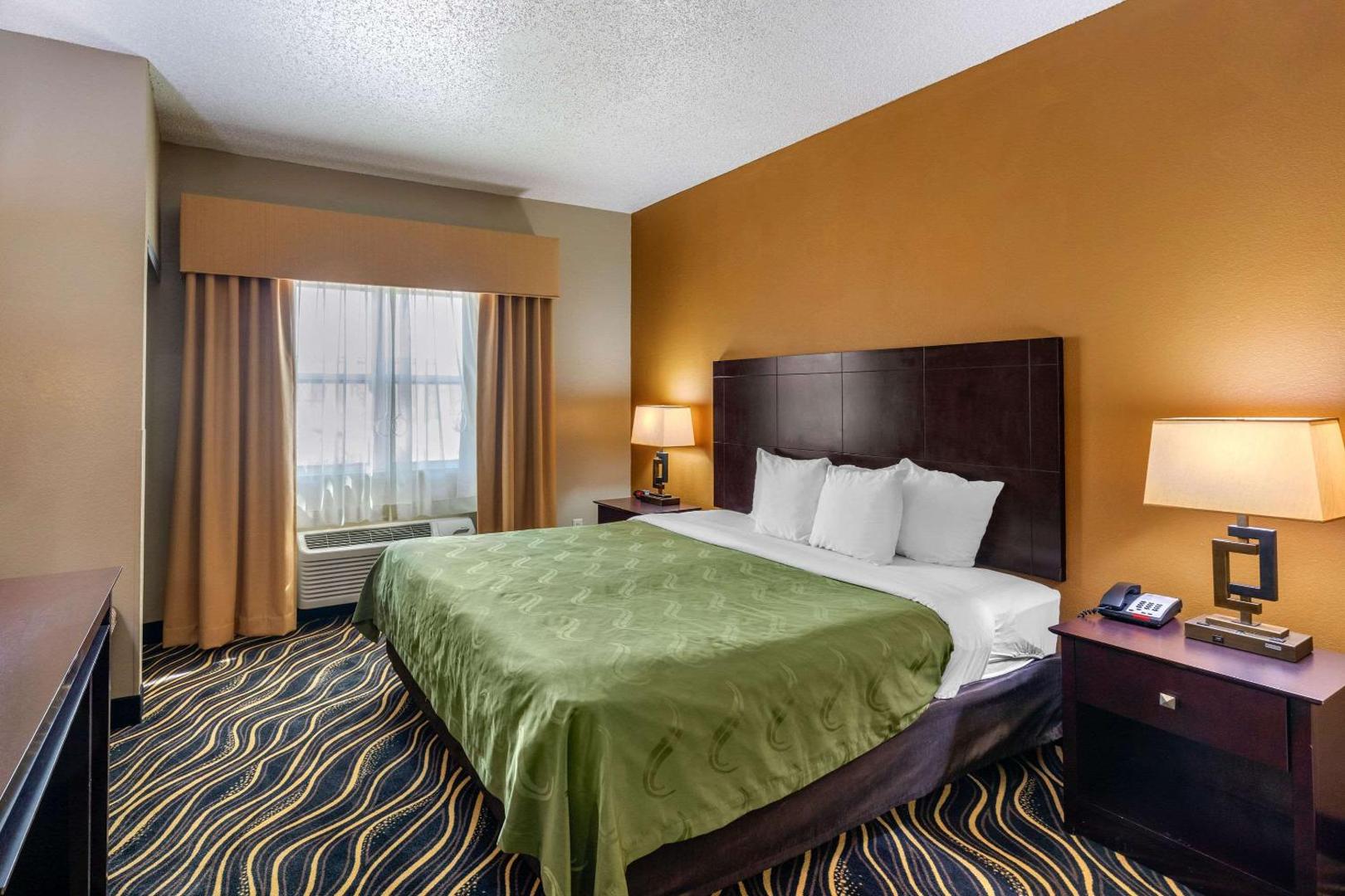 Quality Suites Addison-Dallas