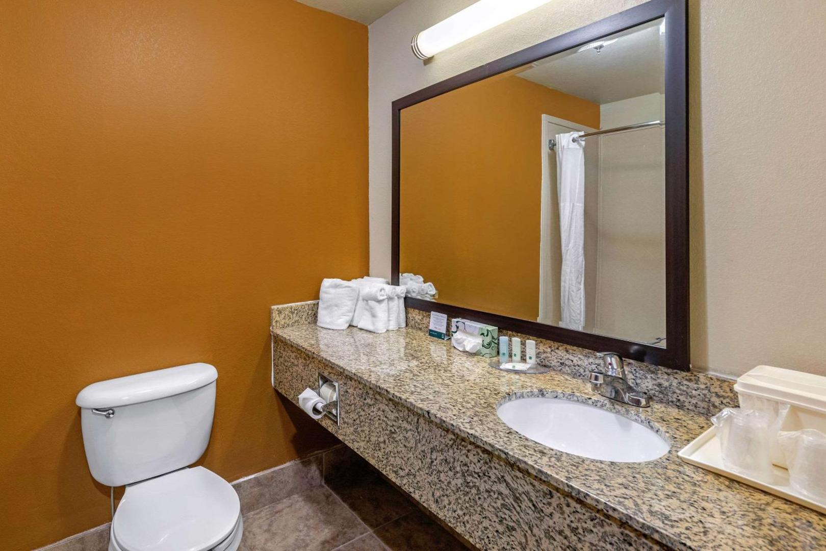 Quality Suites Addison-Dallas