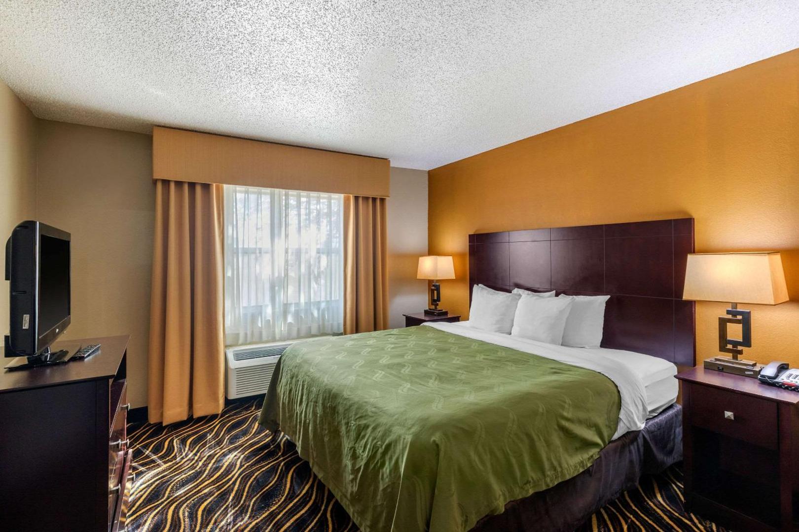 Quality Suites Addison-Dallas