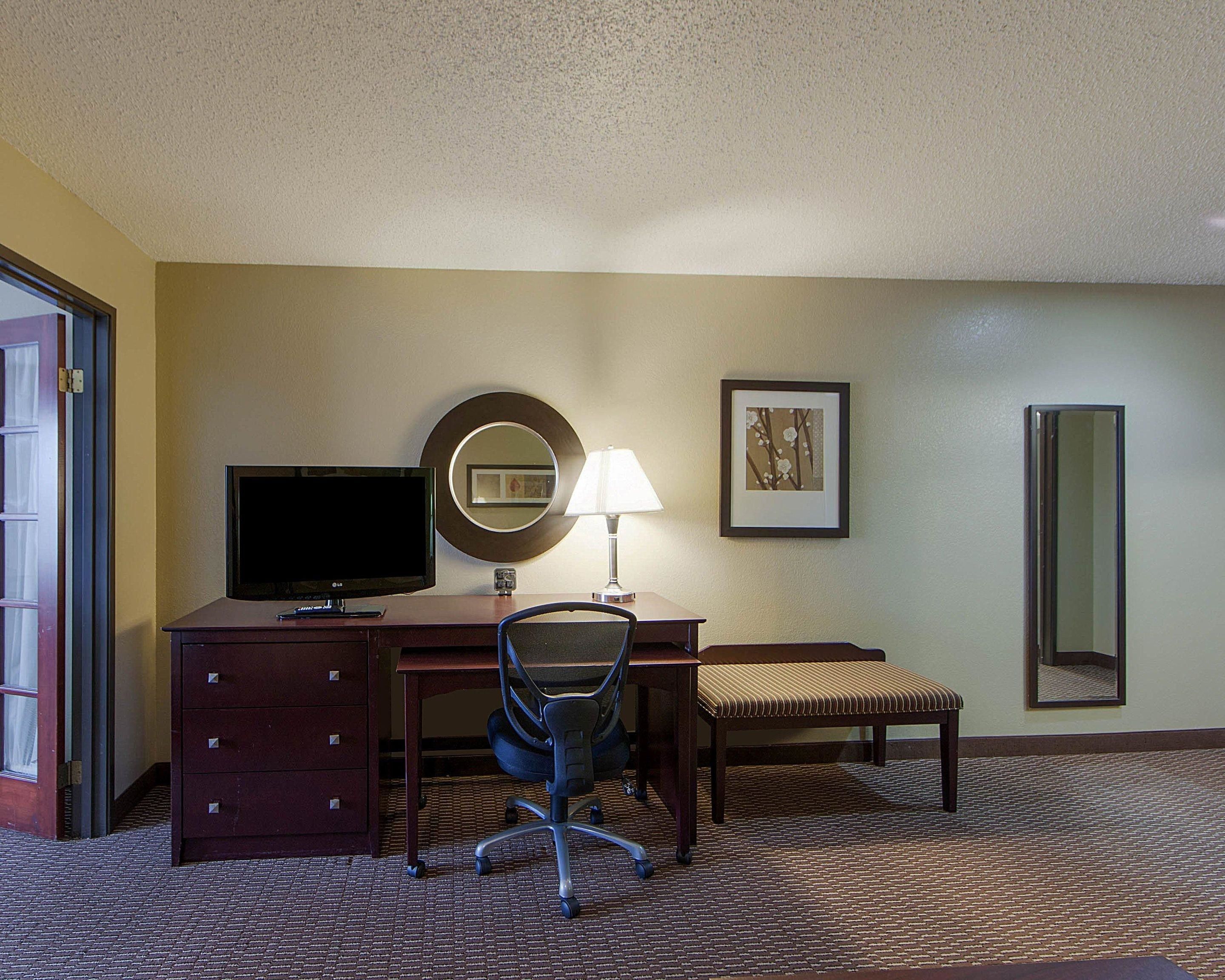 Quality Suites Addison-Dallas