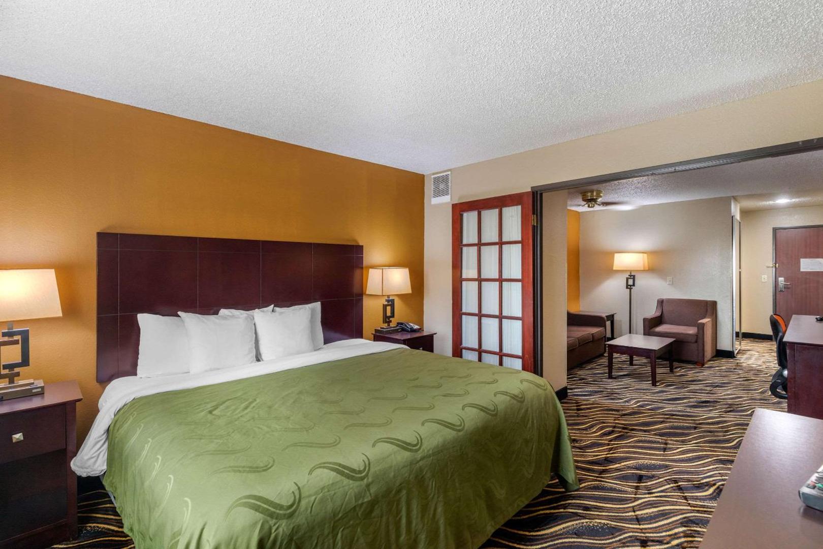 Quality Suites Addison-Dallas