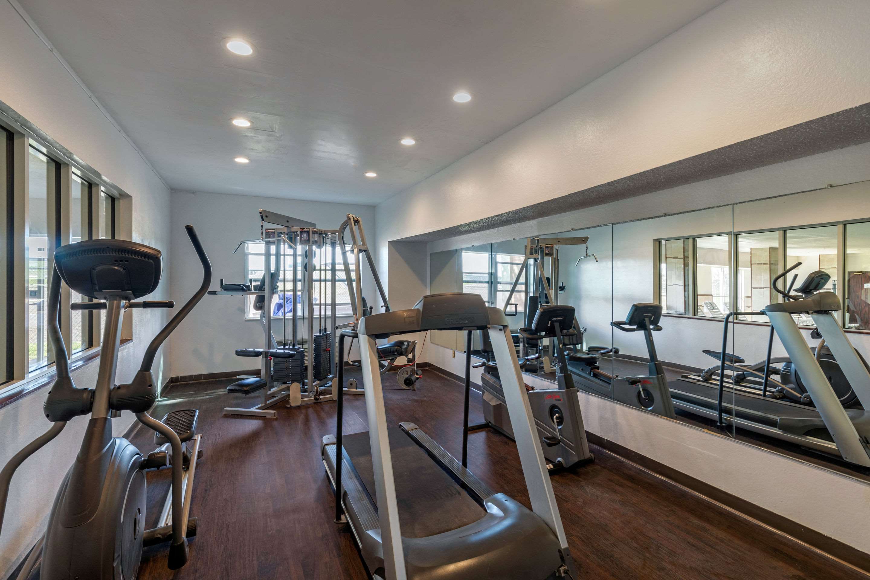 Quality Suites Addison-Dallas