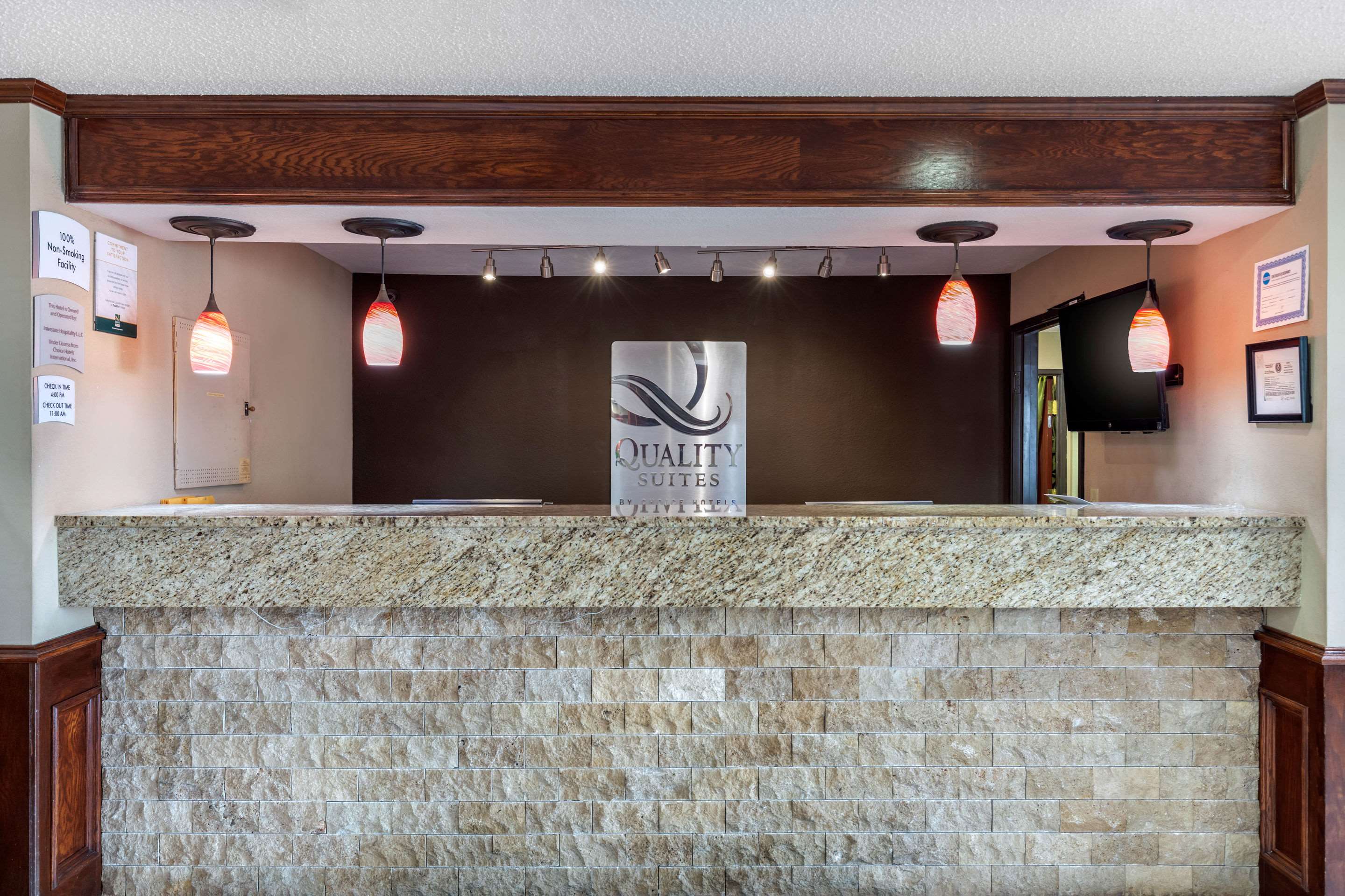 Quality Suites Addison-Dallas