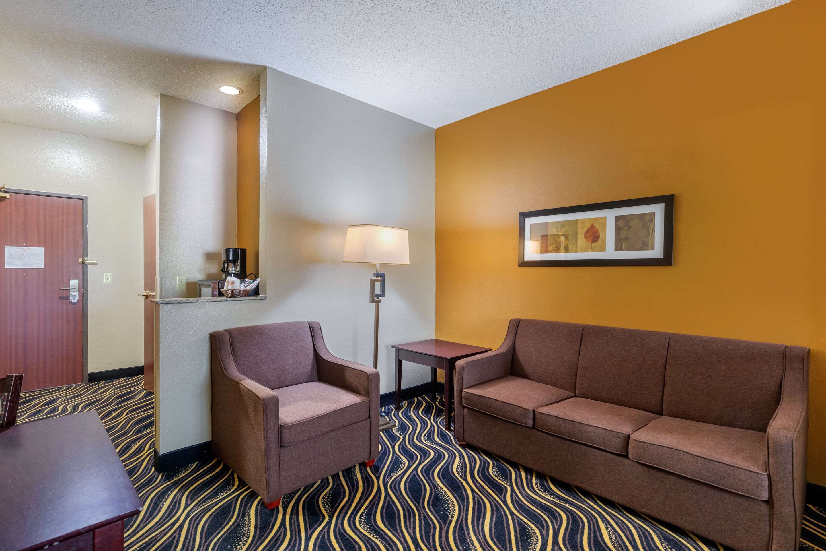 Quality Suites Addison-Dallas