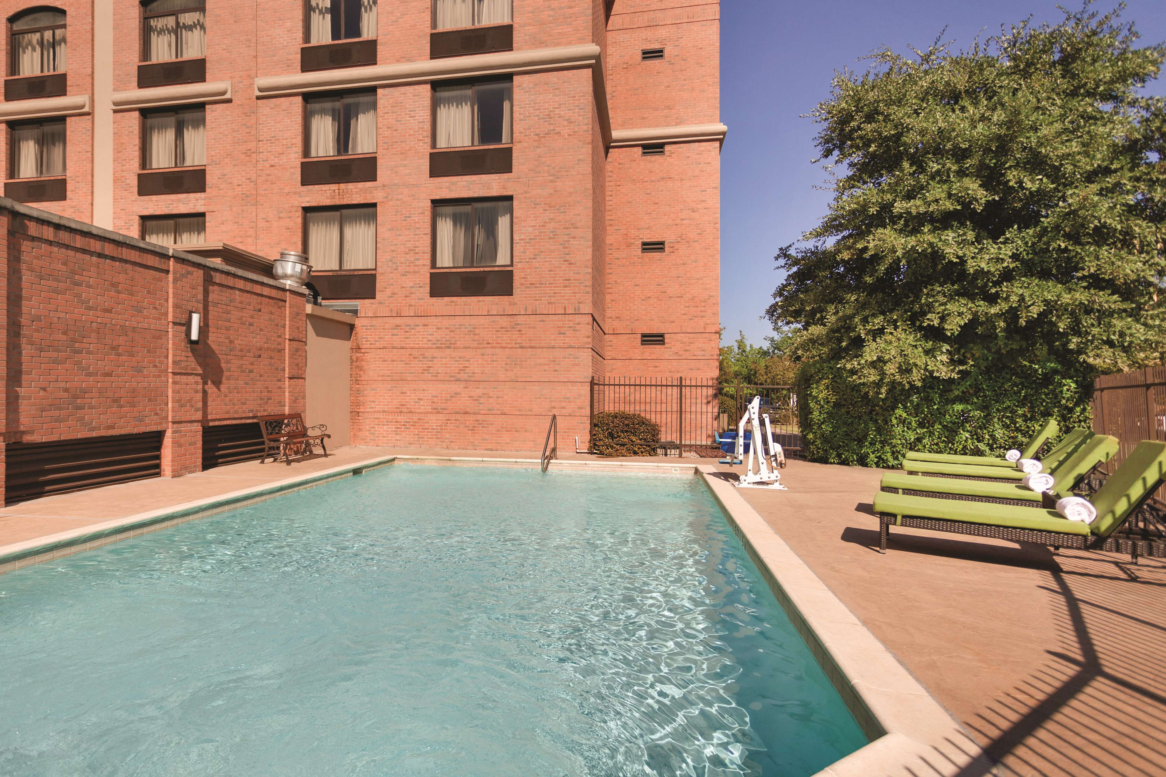 Pace Hotel Addison