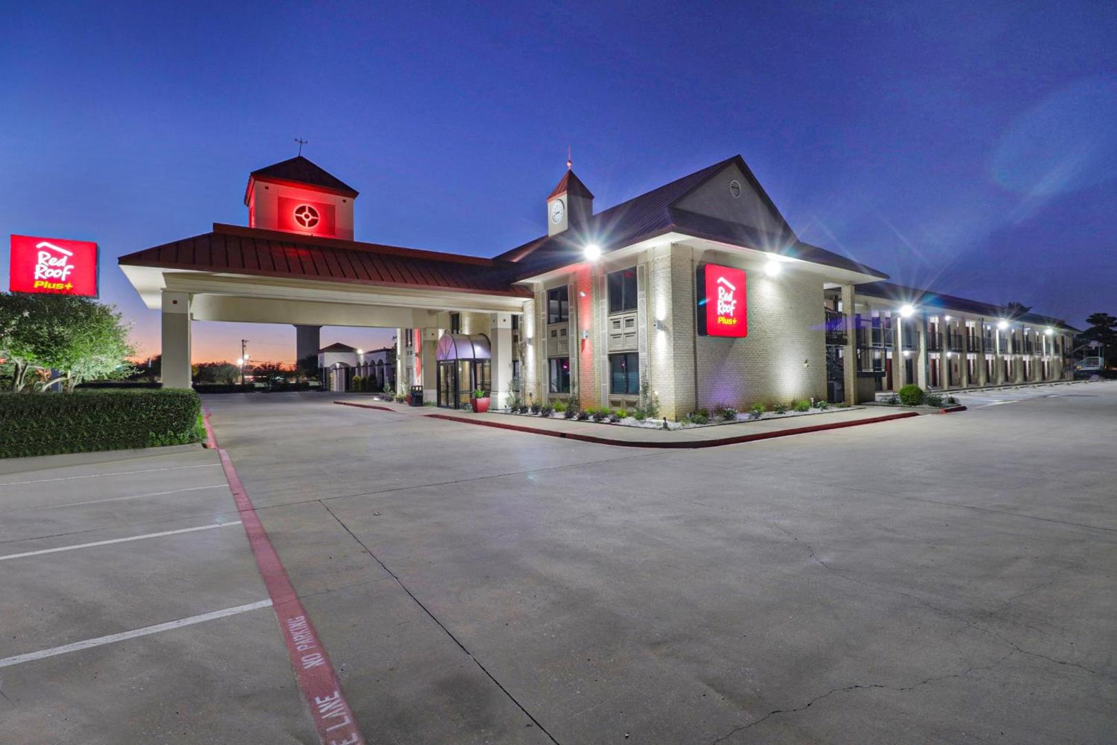 Red Roof PLUS+ Dallas - Addison