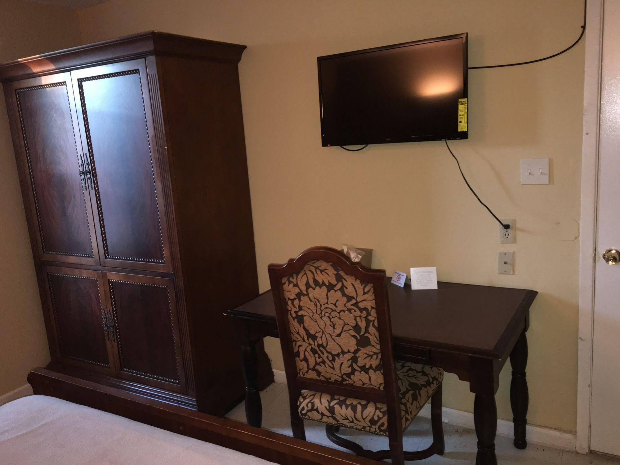 Reddy Inn and Suites