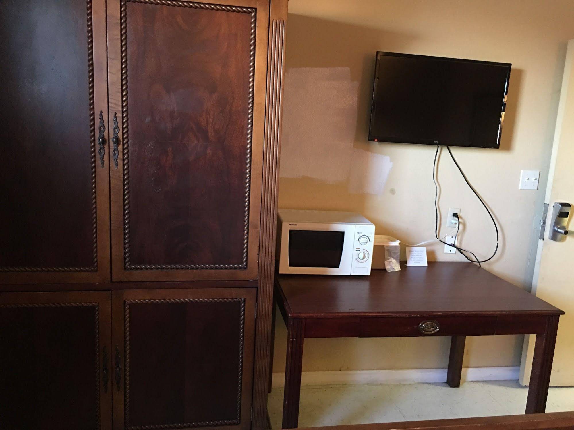 Reddy Inn and Suites