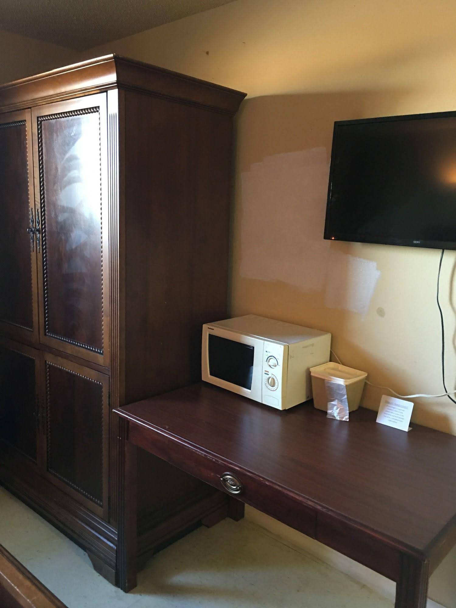 Reddy Inn and Suites