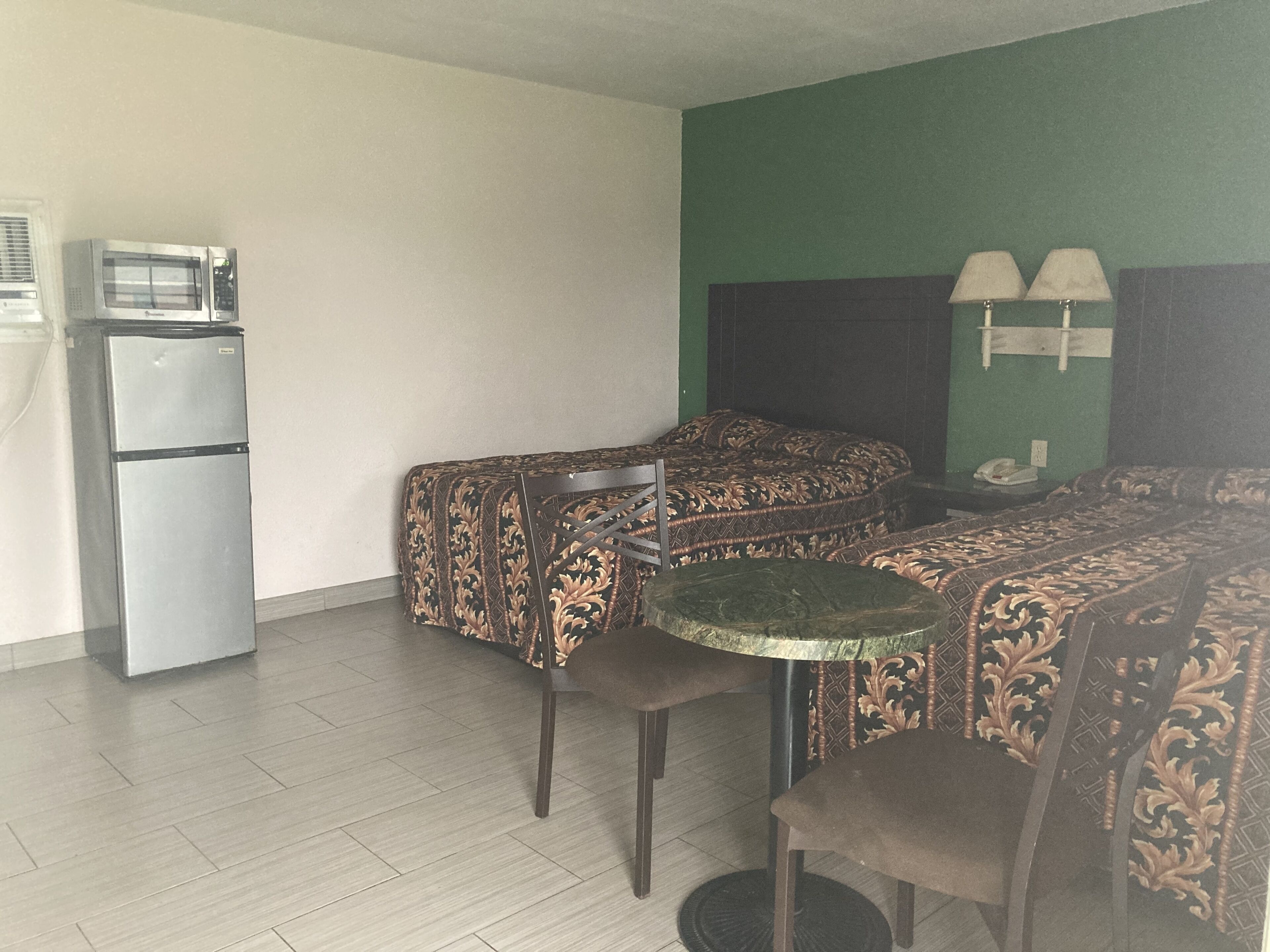 Capri Motel