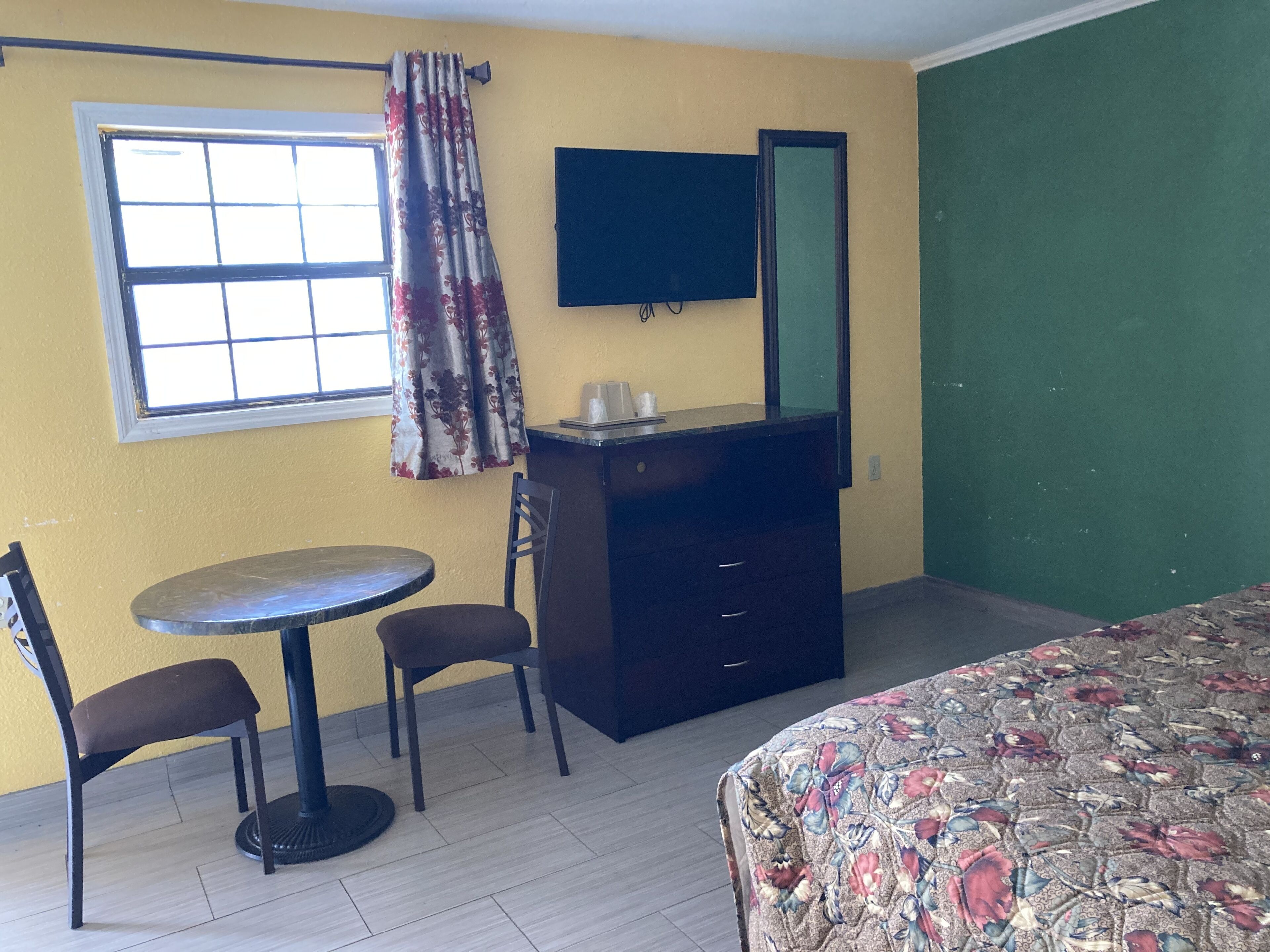 Capri Motel