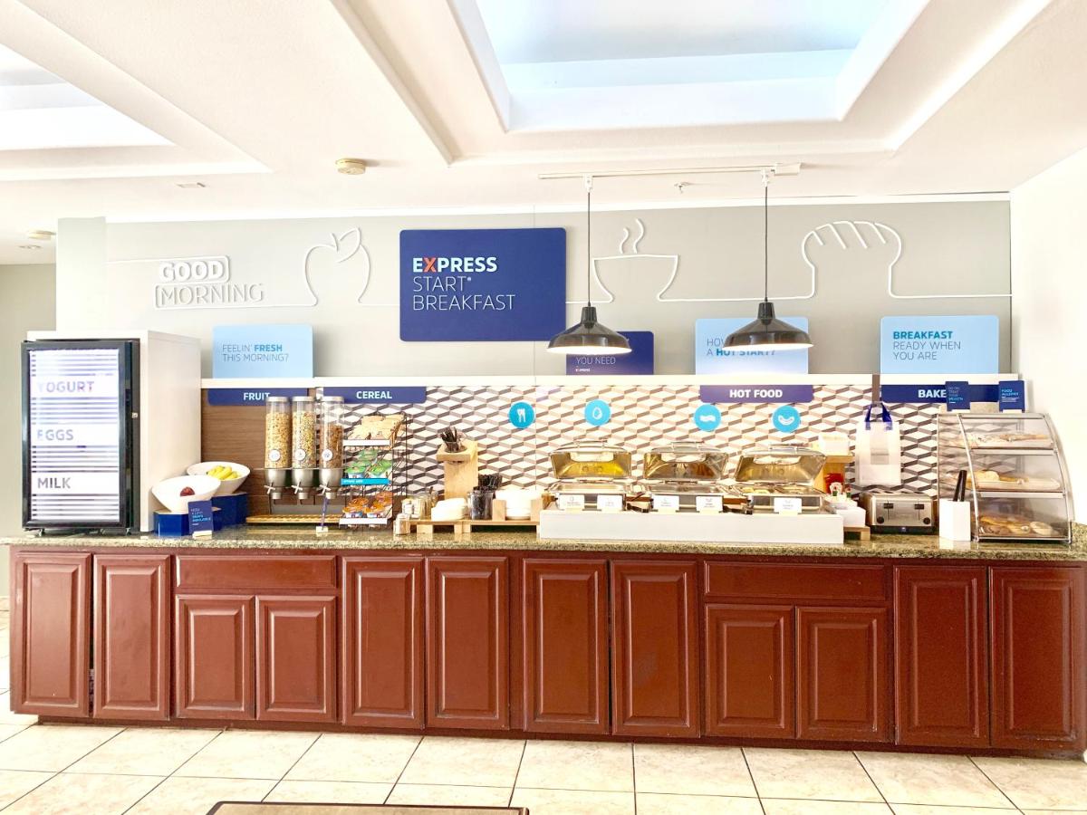 Holiday Inn Express Hotel & Suites Alice