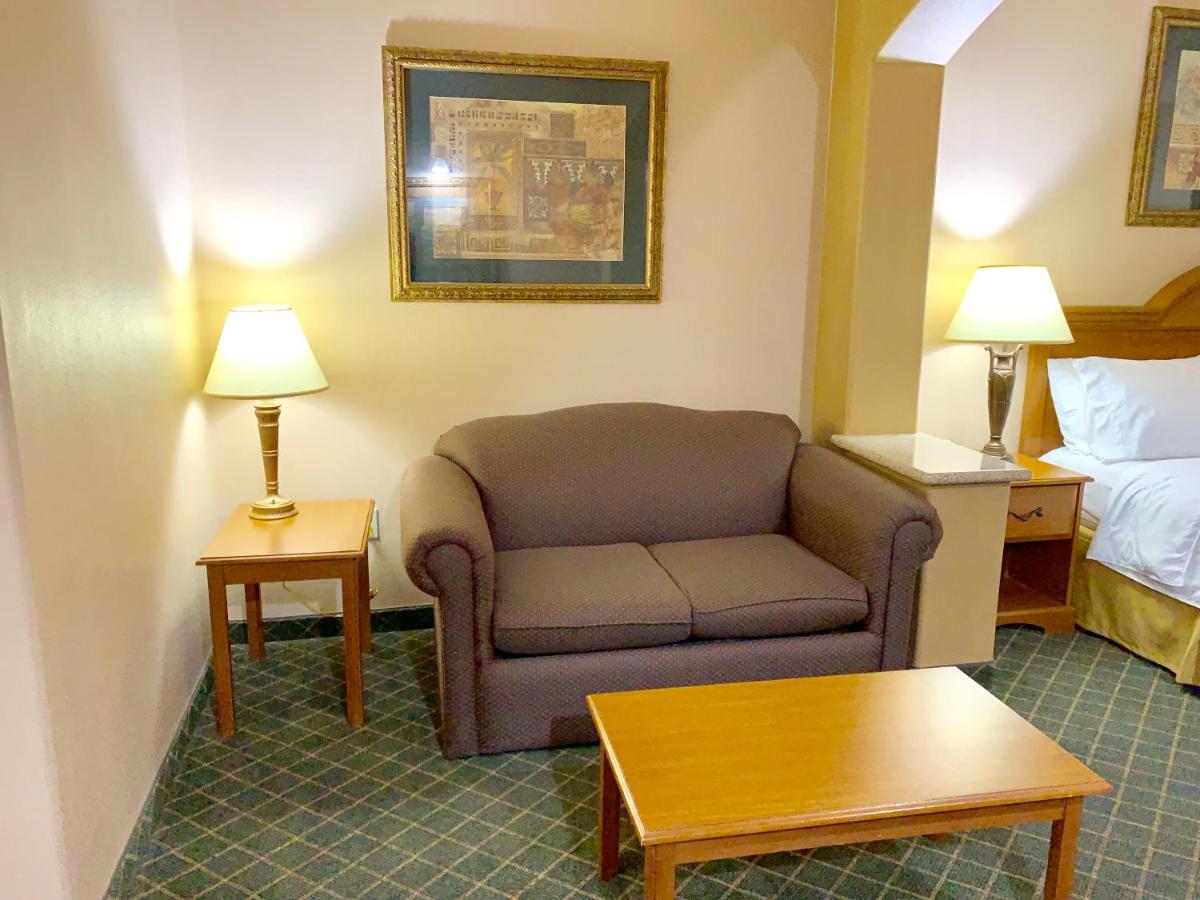 Holiday Inn Express Hotel & Suites Alice