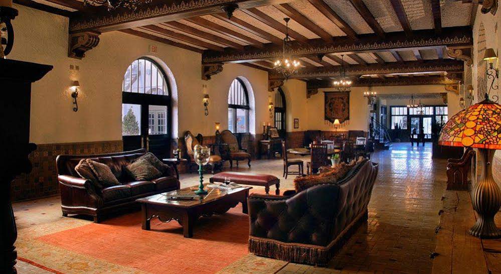 The Holland Hotel