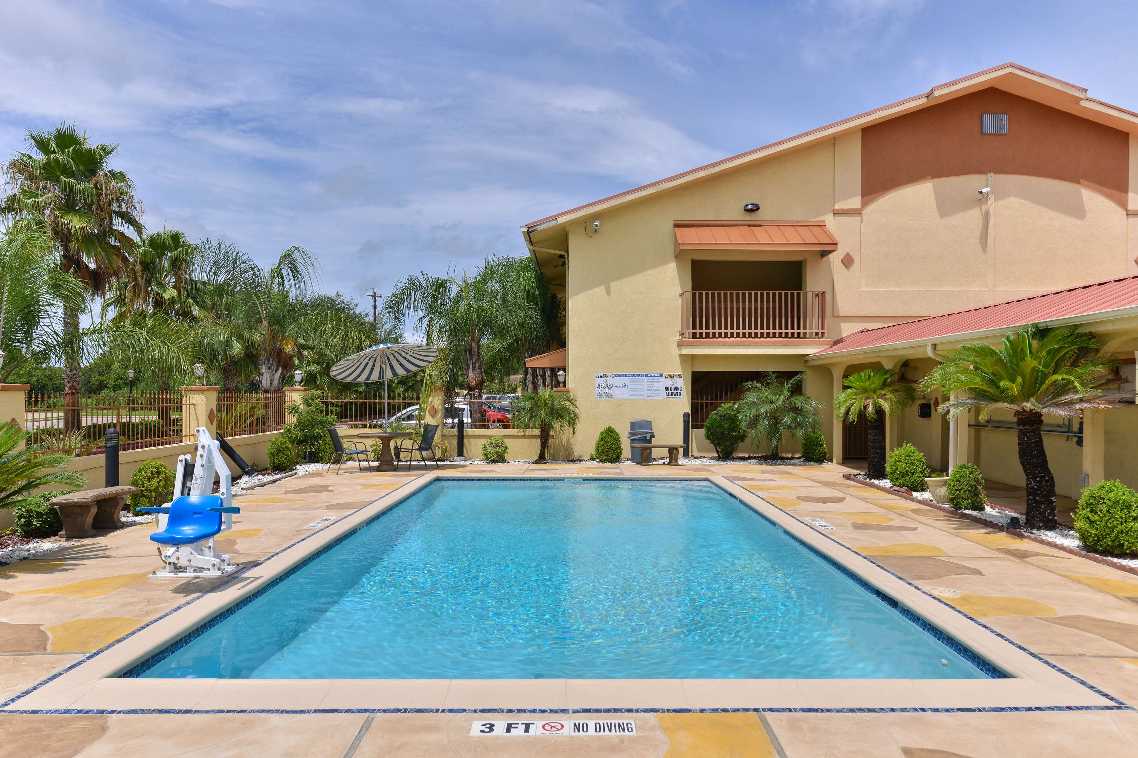 Americas Best Value Inn & Suites-Alvin/Houston