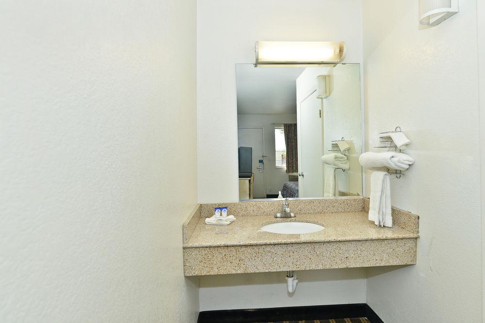 Americas Best Value Inn- Amarillo Airport/grand Street