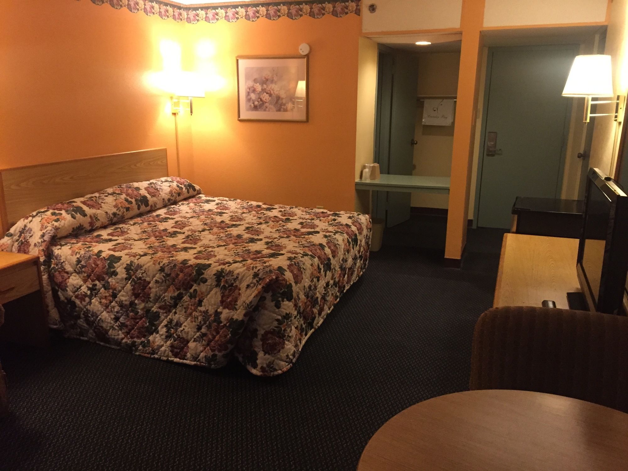 Camelot Inn