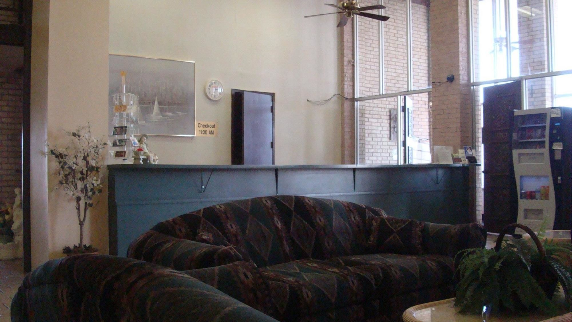 Rest Inn - Extended Stay I-40 Airport, Wedding & Event Center
