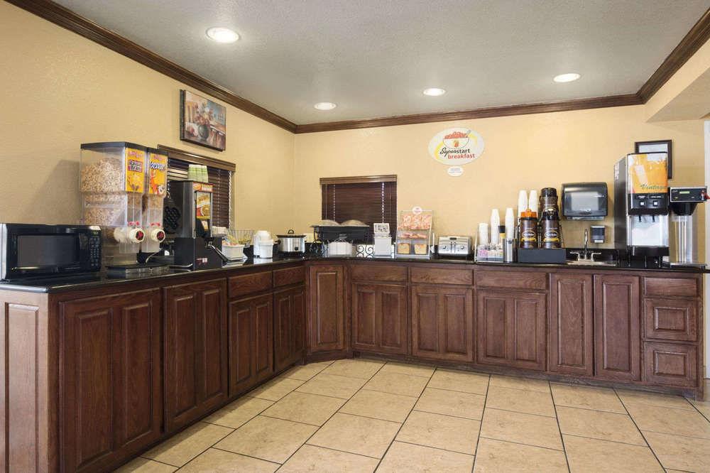 Super 8 by Wyndham Amarillo Central TX