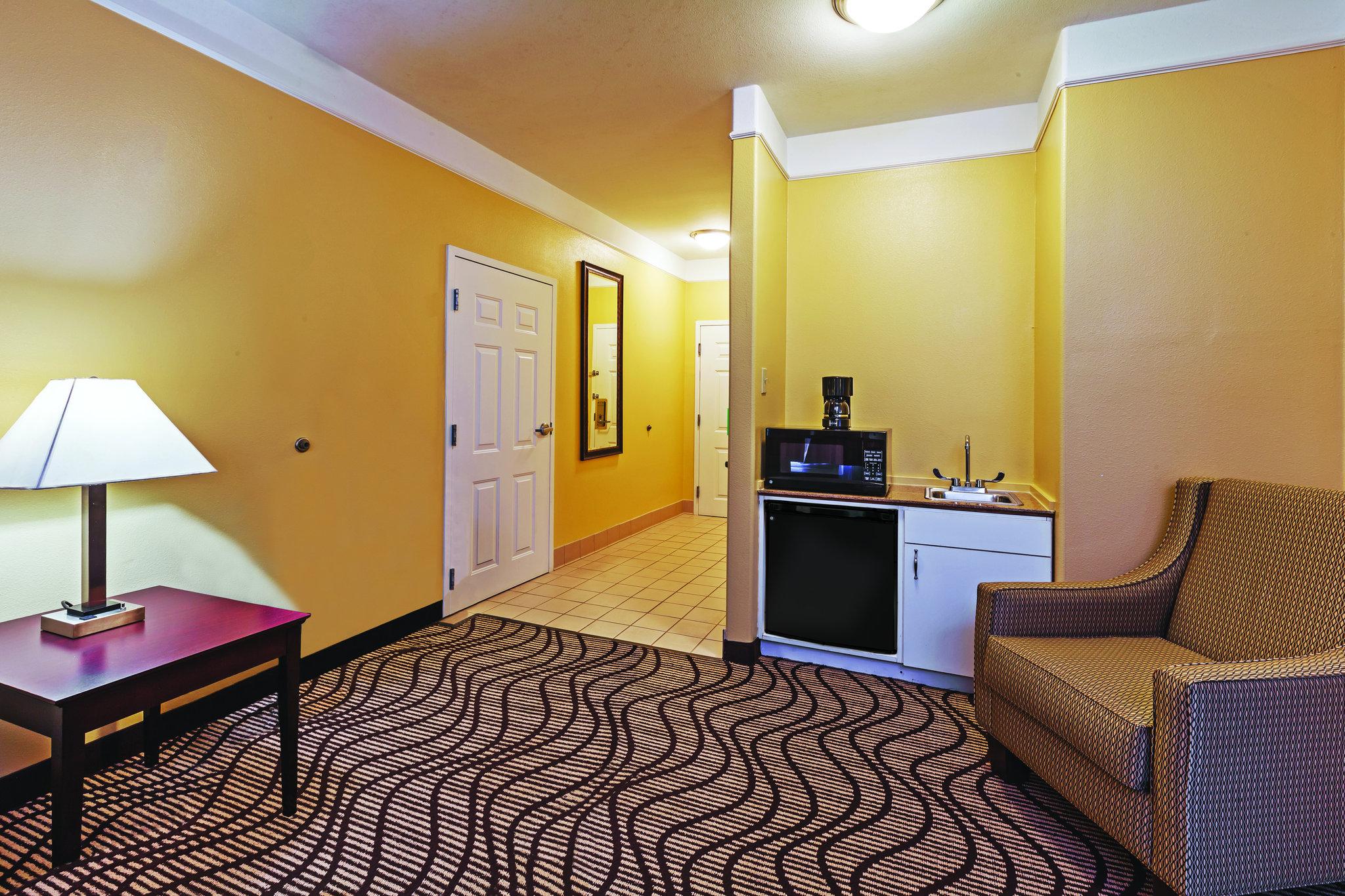 La Quinta Inn & Suites by Wyndham Angleton
