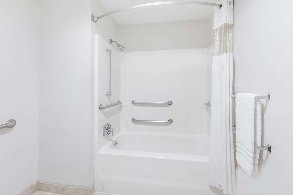 Baymont by Wyndham Arlington At Six Flags Dr